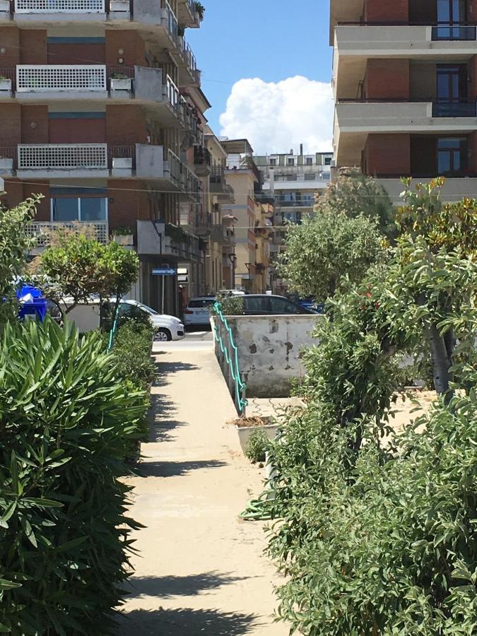 Marco Holiday Apartment Pescara Bagian luar foto